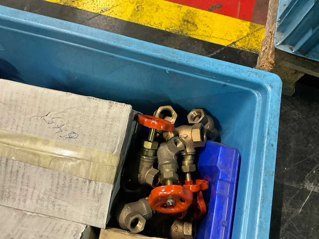 Partij afsluitkranen en divers - afbeelding 14 van  14