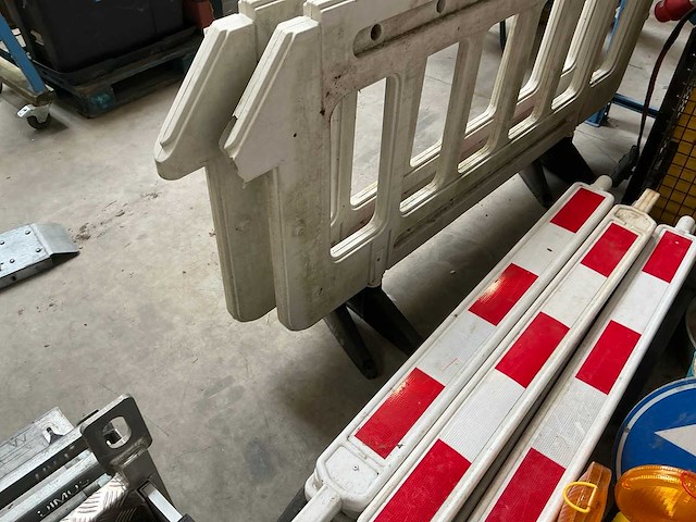 Partij afzet- en verkeersmaterialen - afbeelding 4 van  4