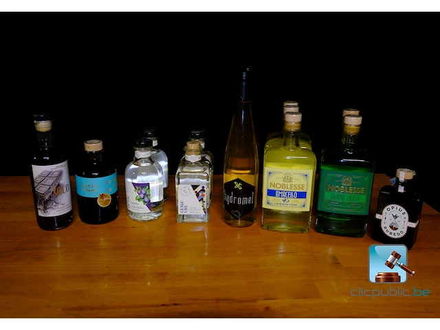Partij alcoholische dranken - afbeelding 1 van  9
