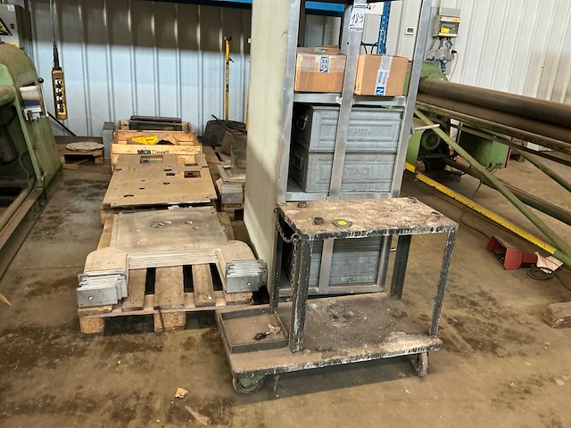 Partij alu/ inox halffabricaten - afbeelding 1 van  8