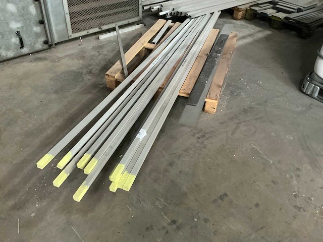 Partij alu profielen - afbeelding 1 van  4