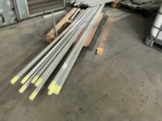 Partij alu profielen - afbeelding 2 van  4