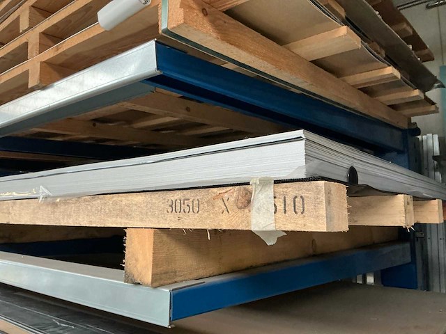 Partij aluminium en inox platen - afbeelding 9 van  28
