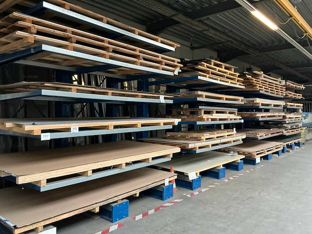 Partij aluminium en inox platen - afbeelding 1 van  28