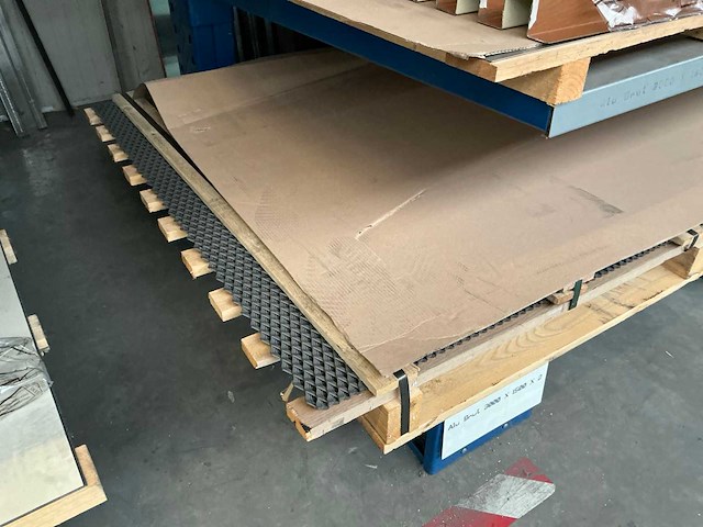 Partij aluminium en inox platen - afbeelding 14 van  28