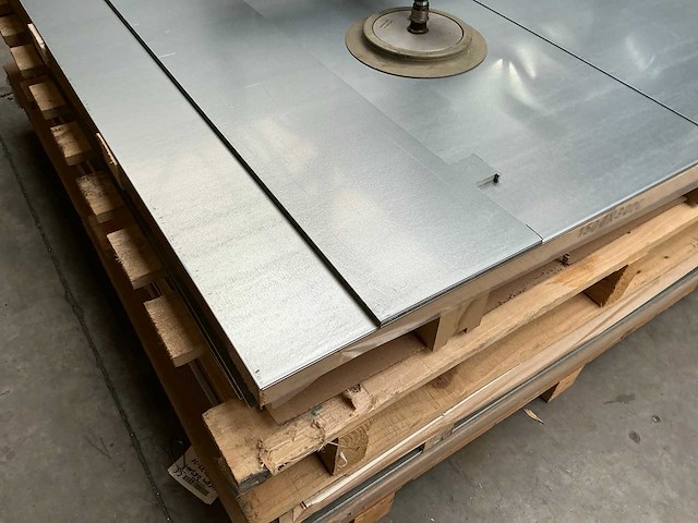 Partij aluminium en inox platen - afbeelding 26 van  28