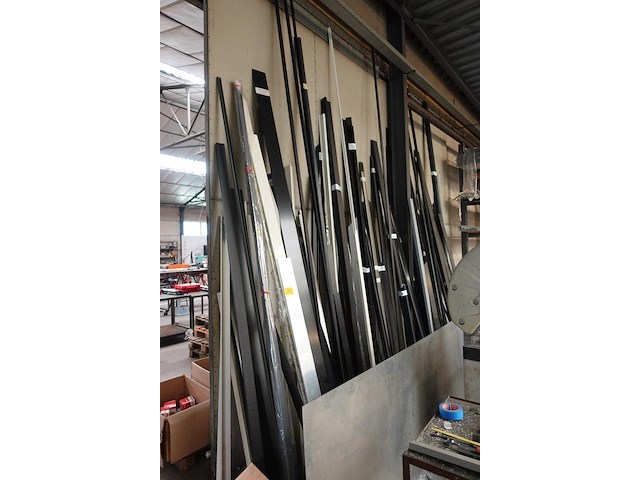 Partij aluminium gelakt - afbeelding 1 van  7