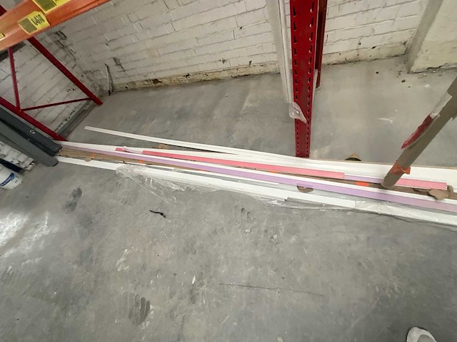 Partij aluminium plinten, 5cm hoog, 3mm dik, gelakt (diverse kleuren) - afbeelding 5 van  10