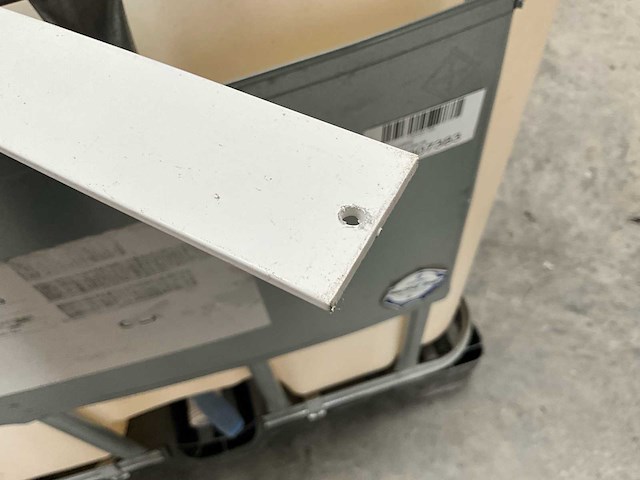 Partij aluminium plinten, 5cm hoog, 3mm dik, gelakt (diverse kleuren) - afbeelding 8 van  10
