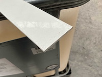 Partij aluminium plinten, 5cm hoog, 3mm dik, gelakt (diverse kleuren) - afbeelding 9 van  10