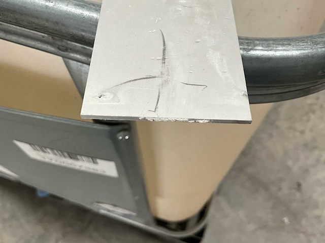 Partij aluminium plinten, 5cm hoog, 3mm dik, gelakt (diverse kleuren) - afbeelding 10 van  10