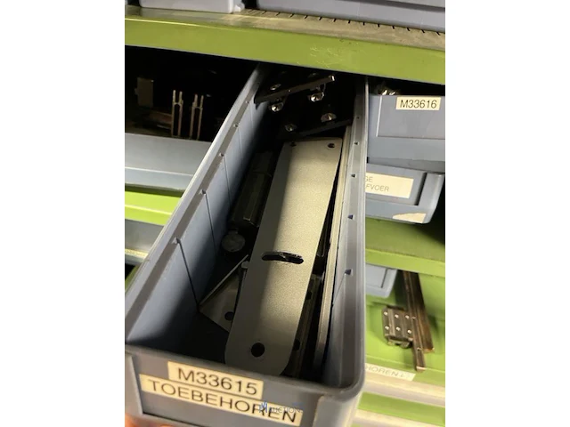 Partij aluminium profielen en machinebouwtoebehoren - afbeelding 6 van  109