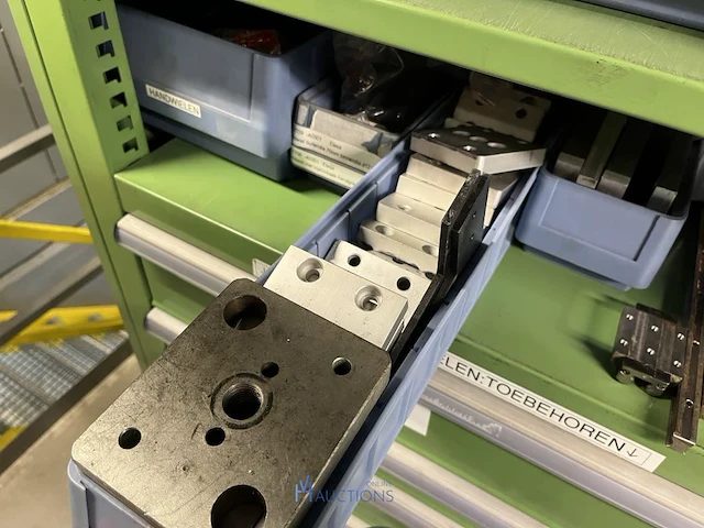 Partij aluminium profielen en machinebouwtoebehoren - afbeelding 7 van  109