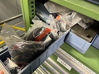 Partij aluminium profielen en machinebouwtoebehoren - afbeelding 9 van  109