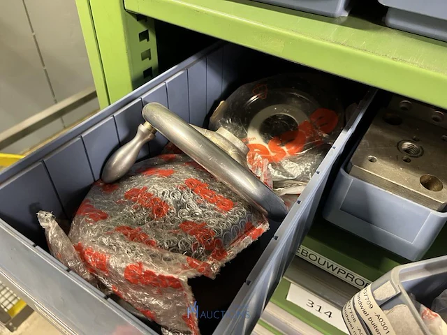 Partij aluminium profielen en machinebouwtoebehoren - afbeelding 12 van  109