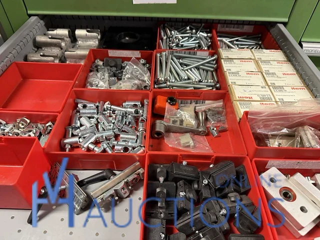 Partij aluminium profielen en machinebouwtoebehoren - afbeelding 2 van  109