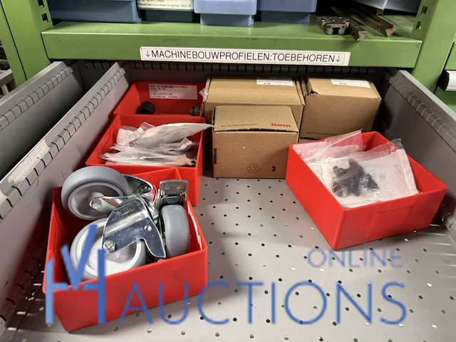 Partij aluminium profielen en machinebouwtoebehoren - afbeelding 13 van  109