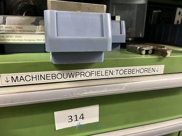 Partij aluminium profielen en machinebouwtoebehoren - afbeelding 21 van  109