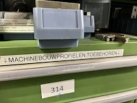 Partij aluminium profielen en machinebouwtoebehoren - afbeelding 21 van  109