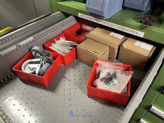 Partij aluminium profielen en machinebouwtoebehoren - afbeelding 23 van  109