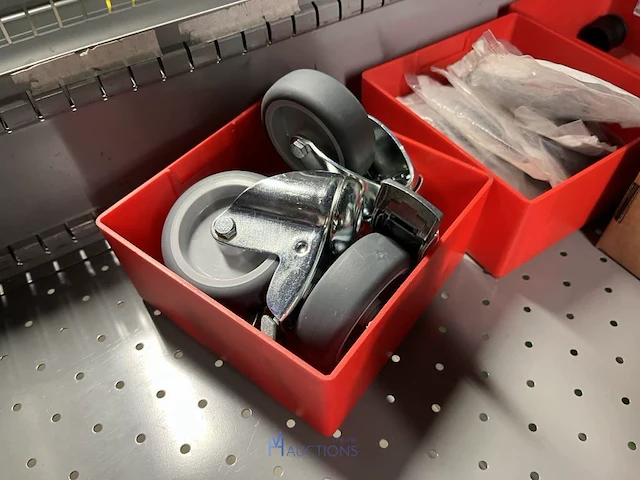 Partij aluminium profielen en machinebouwtoebehoren - afbeelding 24 van  109