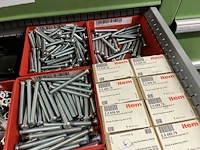 Partij aluminium profielen en machinebouwtoebehoren - afbeelding 31 van  109