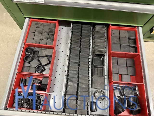 Partij aluminium profielen en machinebouwtoebehoren - afbeelding 22 van  109