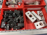 Partij aluminium profielen en machinebouwtoebehoren - afbeelding 34 van  109