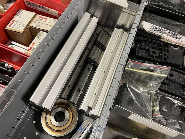 Partij aluminium profielen en machinebouwtoebehoren - afbeelding 38 van  109