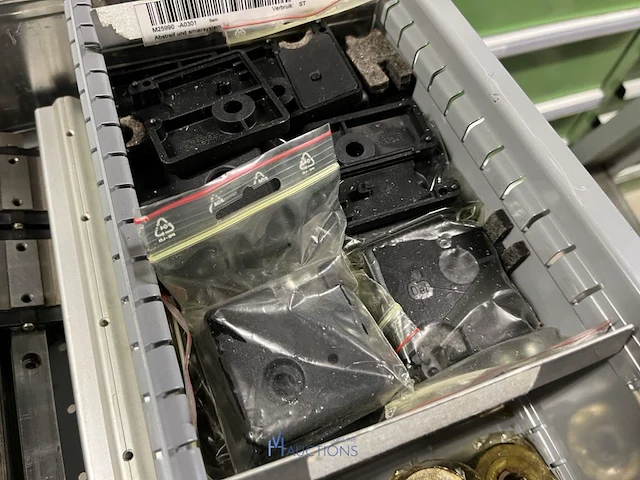 Partij aluminium profielen en machinebouwtoebehoren - afbeelding 39 van  109