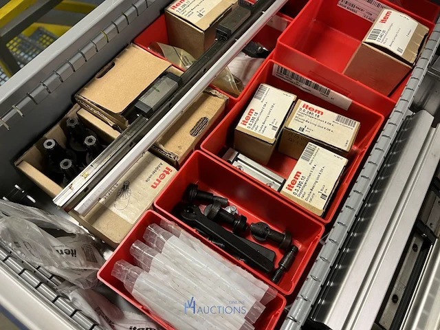 Partij aluminium profielen en machinebouwtoebehoren - afbeelding 43 van  109