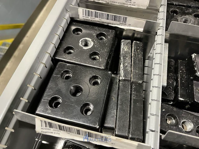 Partij aluminium profielen en machinebouwtoebehoren - afbeelding 50 van  109