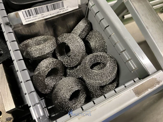 Partij aluminium profielen en machinebouwtoebehoren - afbeelding 54 van  109