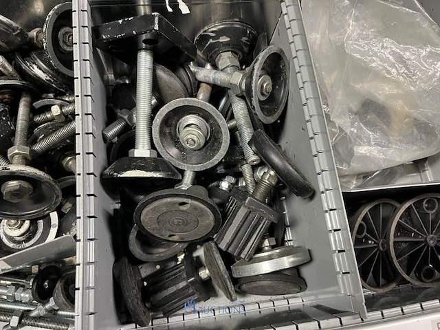 Partij aluminium profielen en machinebouwtoebehoren - afbeelding 62 van  109