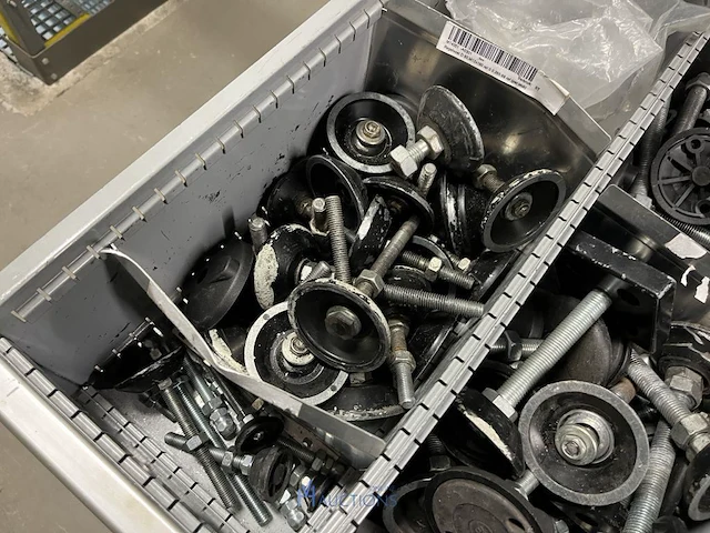 Partij aluminium profielen en machinebouwtoebehoren - afbeelding 63 van  109
