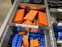 Partij aluminium profielen en machinebouwtoebehoren - afbeelding 71 van  109