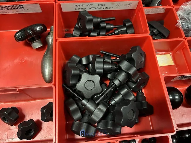 Partij aluminium profielen en machinebouwtoebehoren - afbeelding 81 van  109