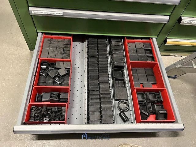 Partij aluminium profielen en machinebouwtoebehoren - afbeelding 97 van  109