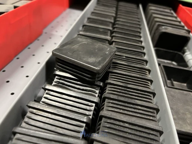 Partij aluminium profielen en machinebouwtoebehoren - afbeelding 101 van  109