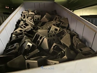 Partij aluminium profielen en machinebouwtoebehoren - afbeelding 103 van  109