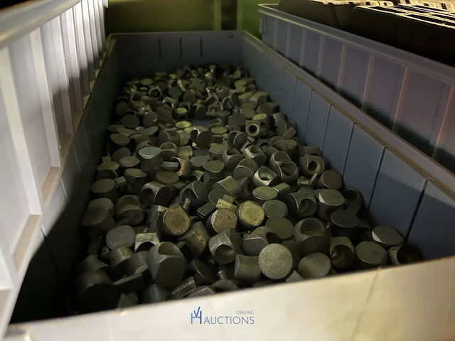 Partij aluminium profielen en machinebouwtoebehoren - afbeelding 105 van  109