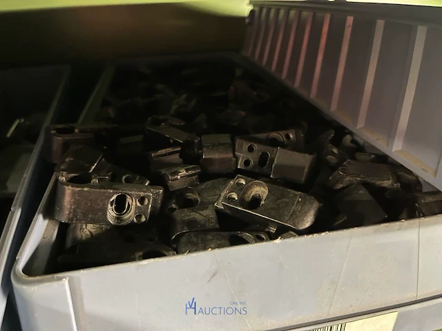 Partij aluminium profielen en machinebouwtoebehoren - afbeelding 107 van  109
