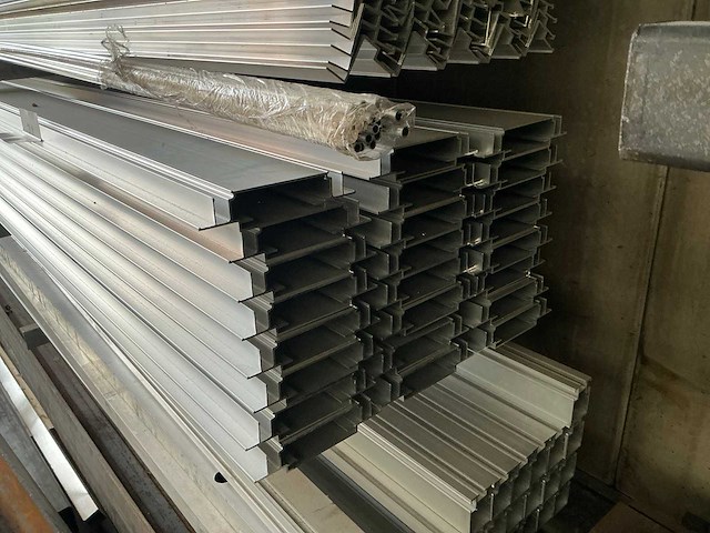 Partij aluminium profielen - afbeelding 2 van  13