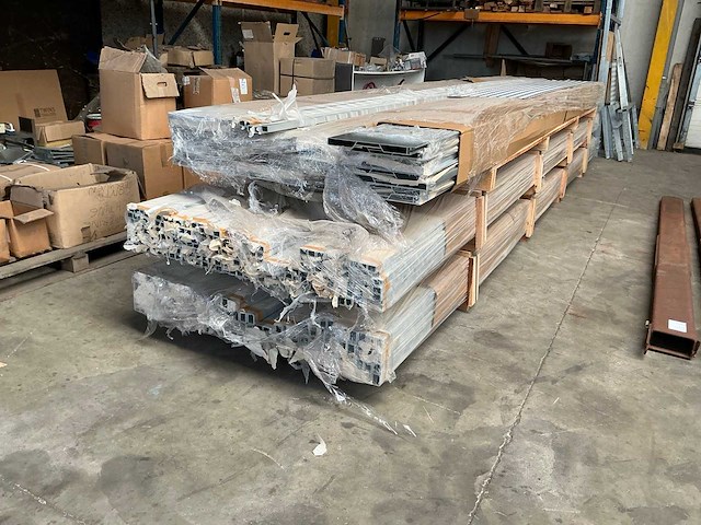 Partij aluminium profielen - afbeelding 1 van  6