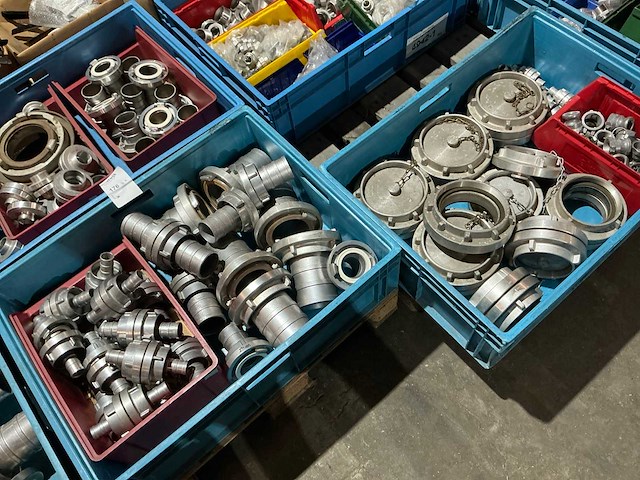 Partij aluminium slangkoppelingen - afbeelding 1 van  5