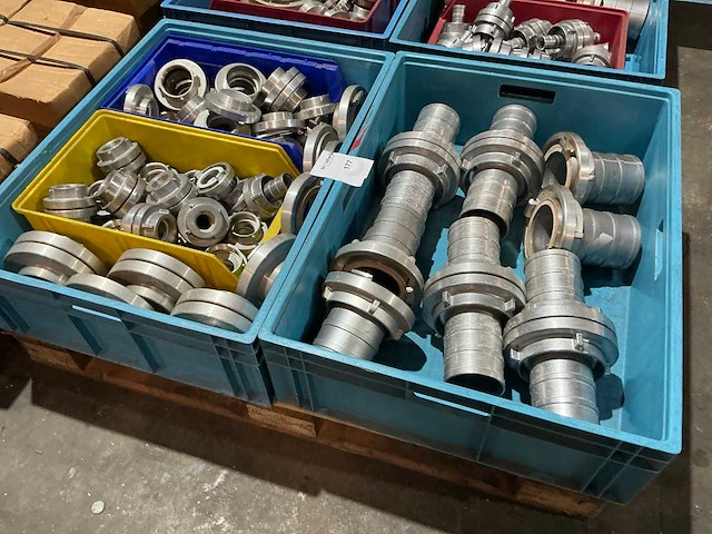 Partij aluminium slangkoppelingen - afbeelding 2 van  6