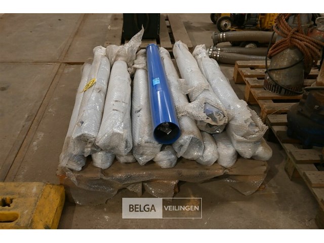 Partij amsterdammers (trottoirpaaltjes) - afbeelding 2 van  5