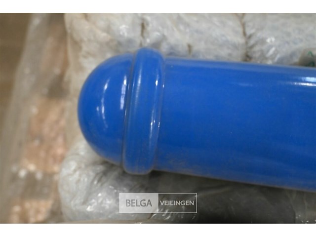 Partij amsterdammers (trottoirpaaltjes) - afbeelding 5 van  5