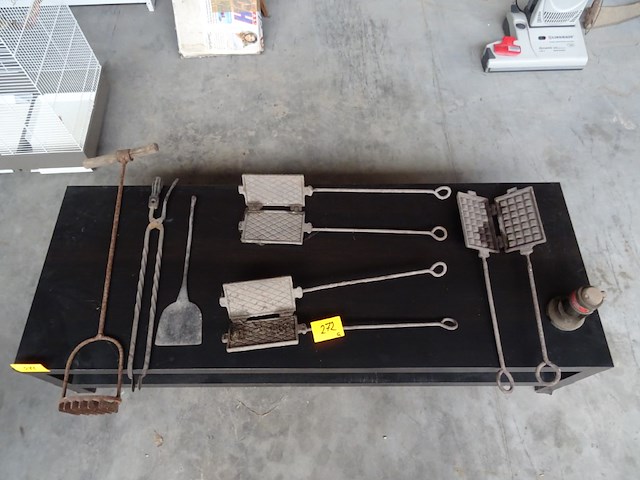 Partij antieke wafelijzers - afbeelding 1 van  4