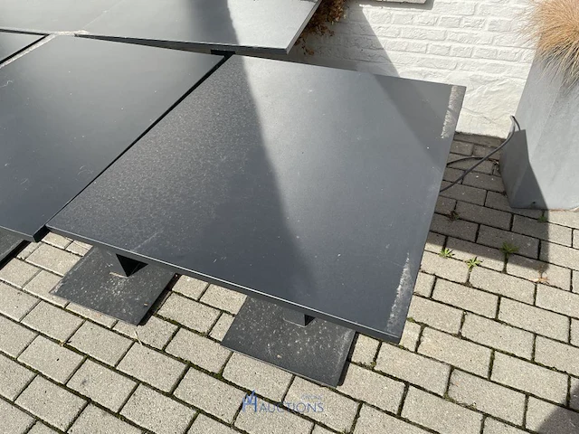 Partij antracietkleurige terrastafels - afbeelding 3 van  4